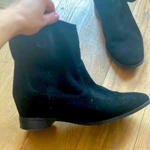 Hidden wedge HM ankle boots. Real suede. US 8.